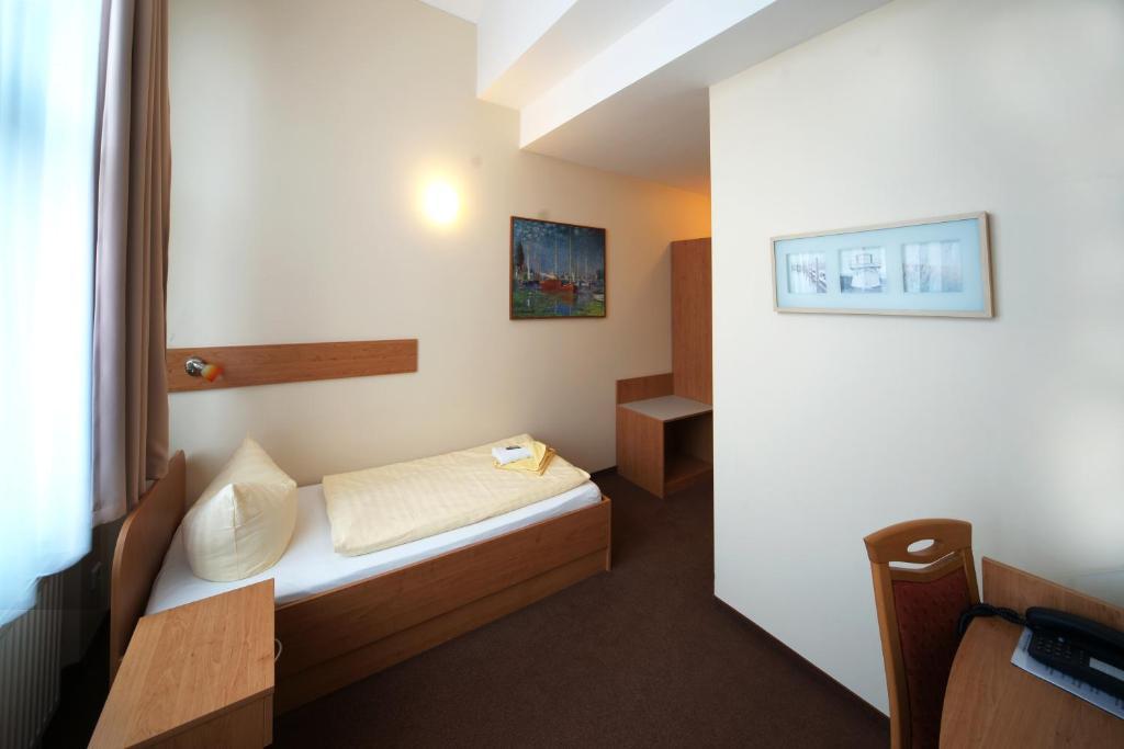 Siegfriedshof Hotel Berlin Room photo